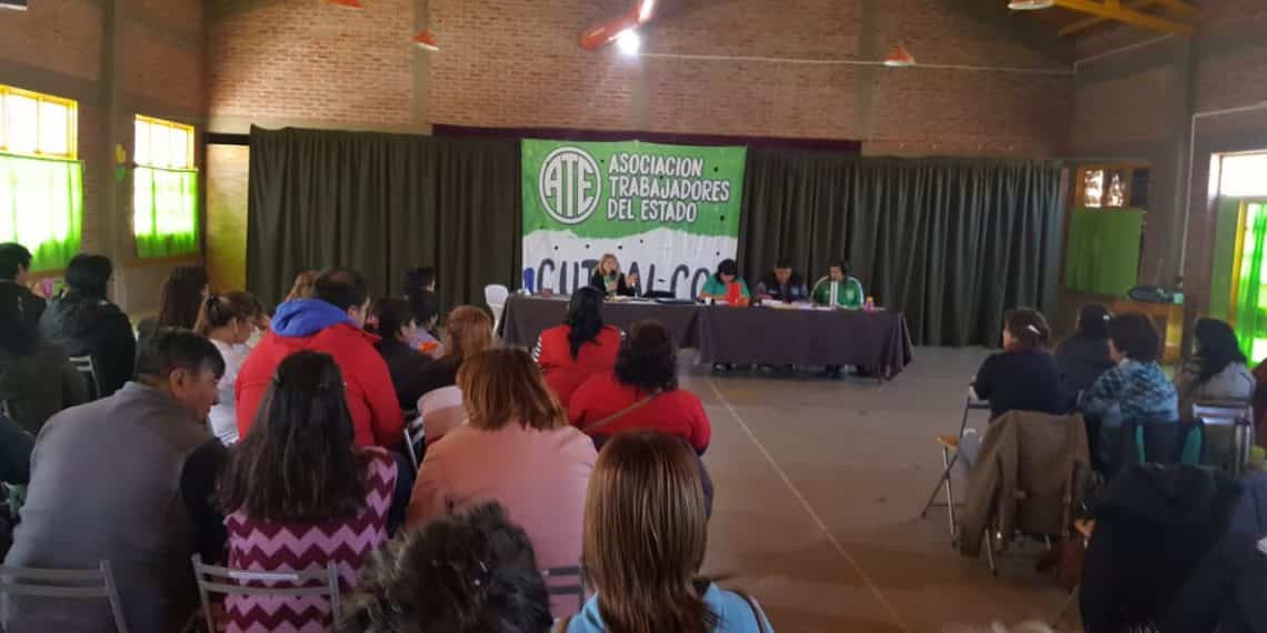 Auxiliares de servicio y administrativos hicieron jornada unificada en Huincul
