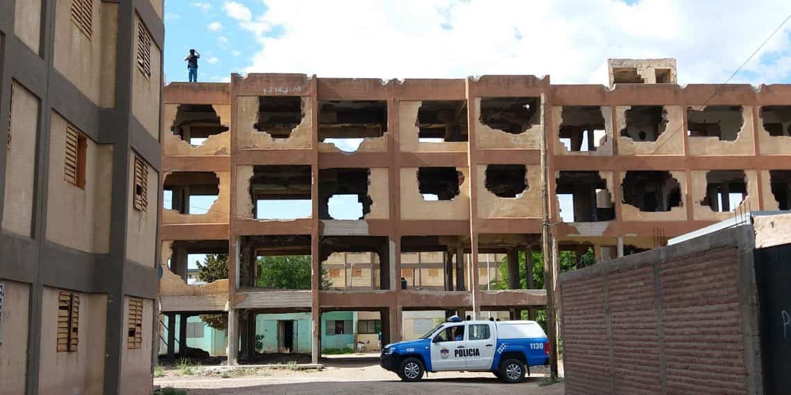 La historia detrás de los monoblocks “fantasmas” del barrio Belgrano