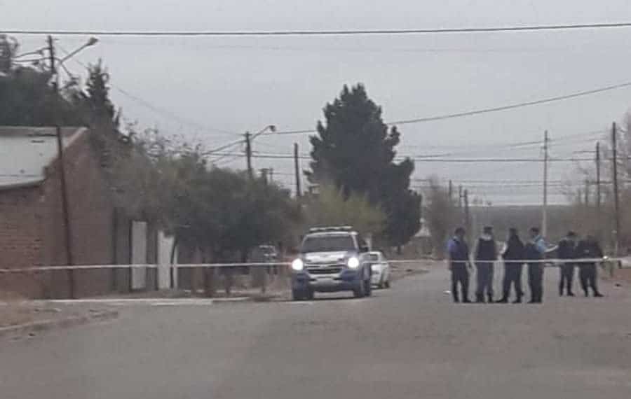 Balearon a dos personas en el barrio Otaño de Plaza Huincul