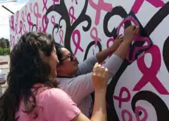 ¿Ya te hiciste la mamografía? Mujeres pintaron un mural para recordar que es importante cuidarse