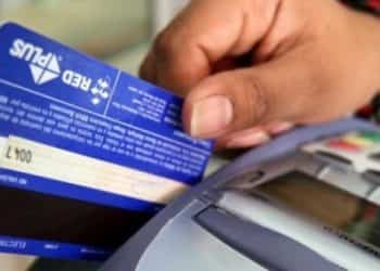 Robó una billetera y salió de compras con las tarjetas de crédito