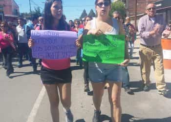 Autoconvocados marcharon por Cutral Co en apoyo al policía Valenzuela
