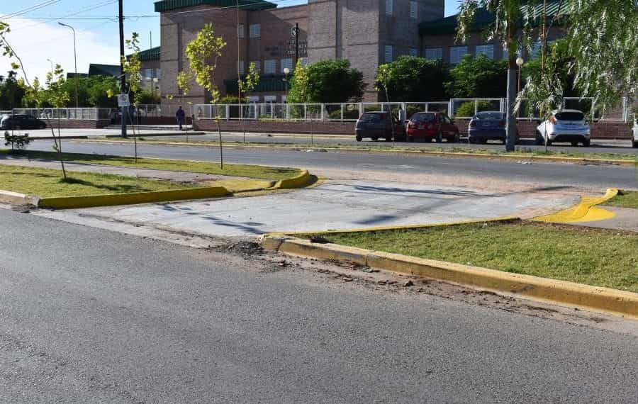 Repararon la rotonda de Huincul, frente al hospital