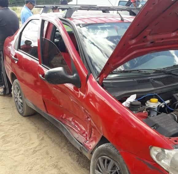 Dos autos chocaron en zona de chacras de Plaza Huincul
