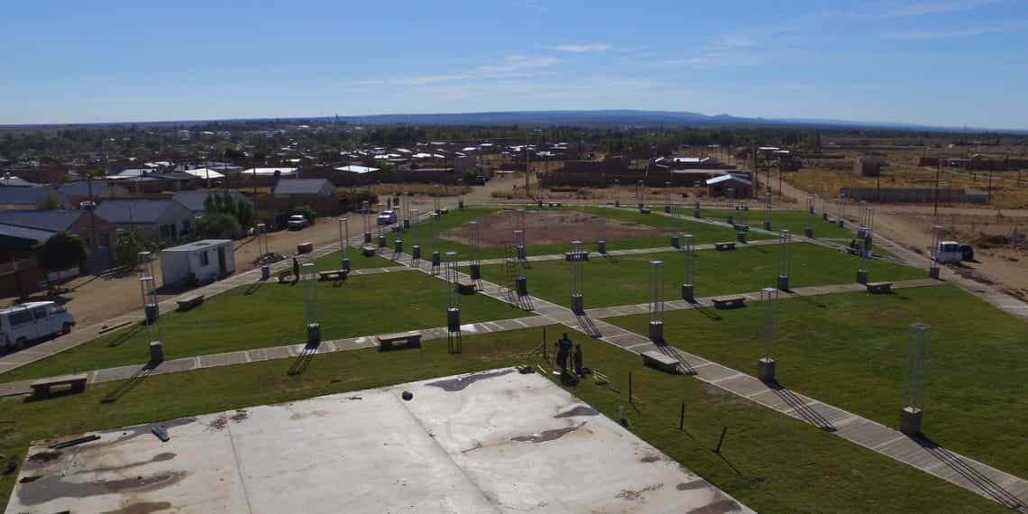 Avanza la construcción en la plaza de Altos del Sur de Huincul