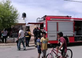 Hacía empanadas y se le prendió fuego el quincho en el barrio Progreso