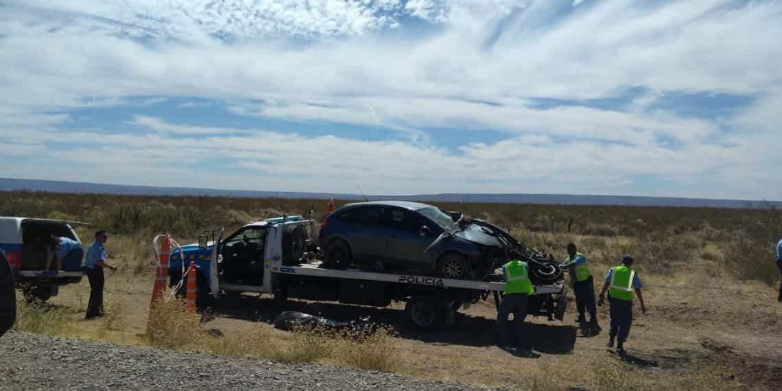 El auto que chocó a la moto también rozó a una camioneta