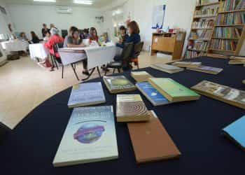 Hubo café literario en Plaza Huincul