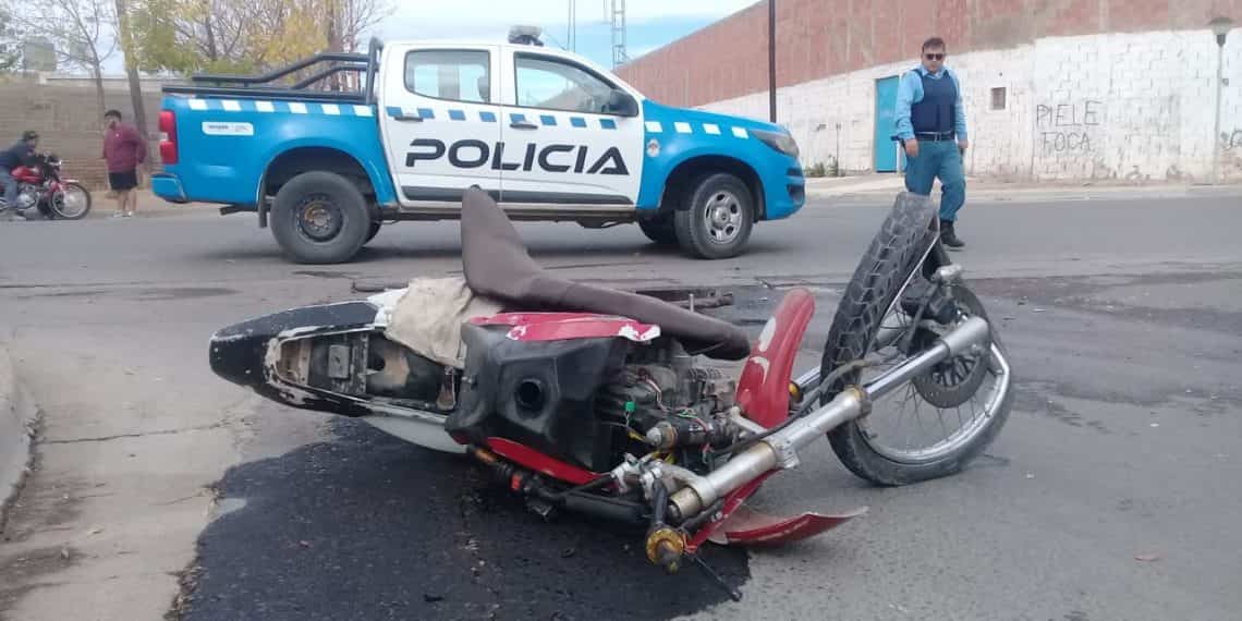 Motociclista fue derivado al hospital tras un choque en Cutral Co