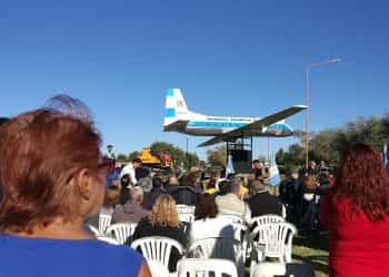La réplica del Avro 748 fue inaugurada para recordar a los ypefianos muertos en la tragedia de Cutral Co