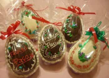 Comenzó un curso para aprender a hacer huevos de Pascua