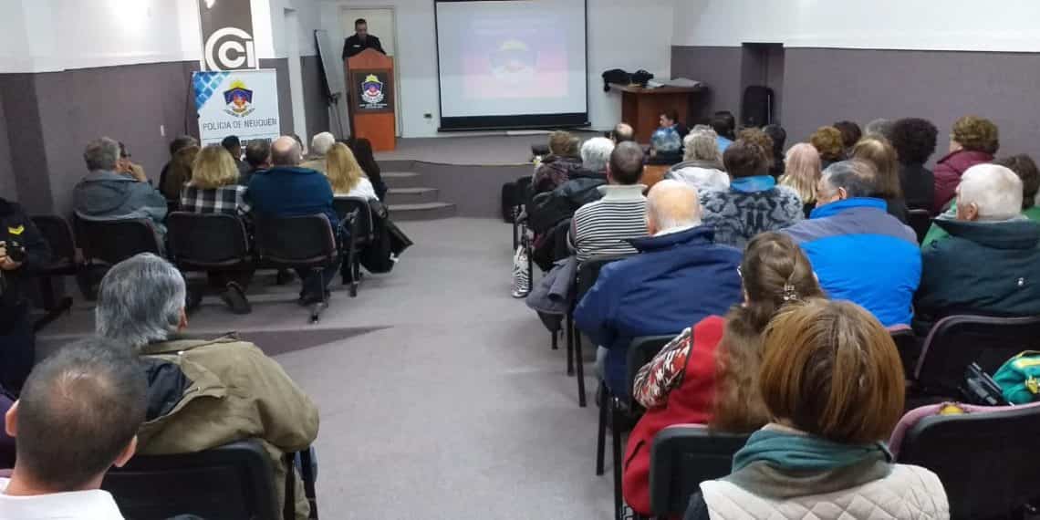 Adultos mayores recibieron consejos de seguridad y salud en Cutral Co