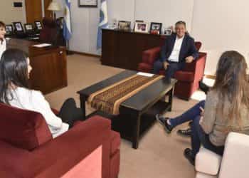 Estudiantes universitarios se reunieron con Rolando Figueroa
