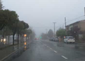 Tips para conducir seguro con lluvia y niebla