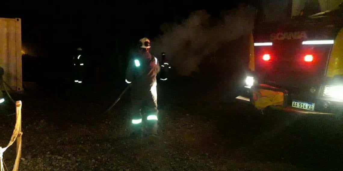 Ardió un obrador en Loma Campana, cerca de Añelo