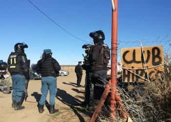 La policía irrumpió en una carrera de galgos en Huincul