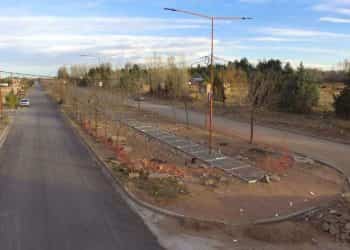 Construyeron las veredas en la avenida Castagnous de Huincul