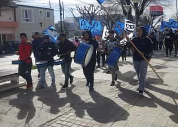 Los gremios marcharon este miércoles en Cutral Co y paran el jueves