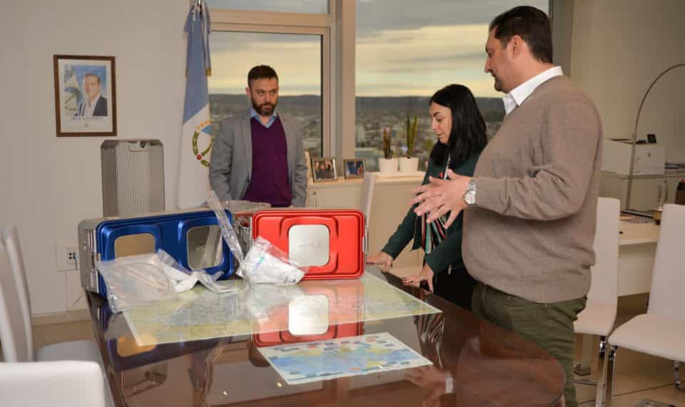 Desde el ministerio de Salud entregaron material quirúrgico al hospital de Cutral Co