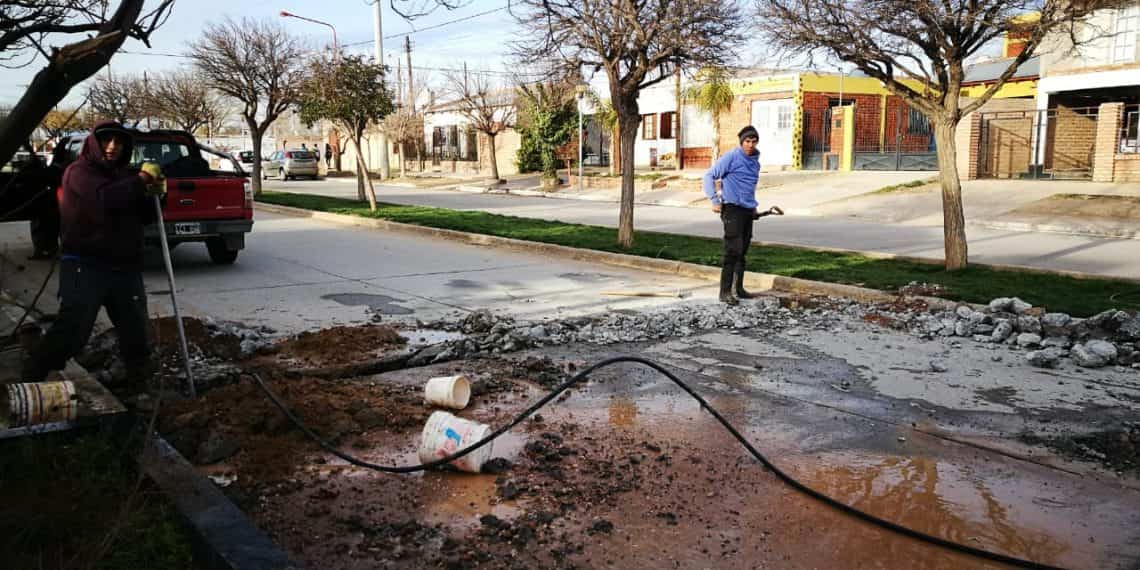 Eguinoa está cortada por la reparación de una pérdida de agua