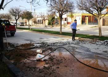 Eguinoa está cortada por la reparación de una pérdida de agua