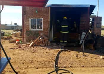 Se incendió la casa de botellas que Alicia levantó en Cutral Co