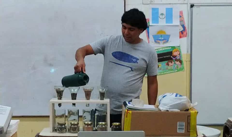 Maestras y maestros de las escuelas 334 y 22 aprendieron de compostaje