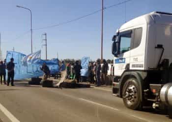 Se levantó el corte en la ruta 22 y los trabajadores y trabajadoras volvieron a la clínica