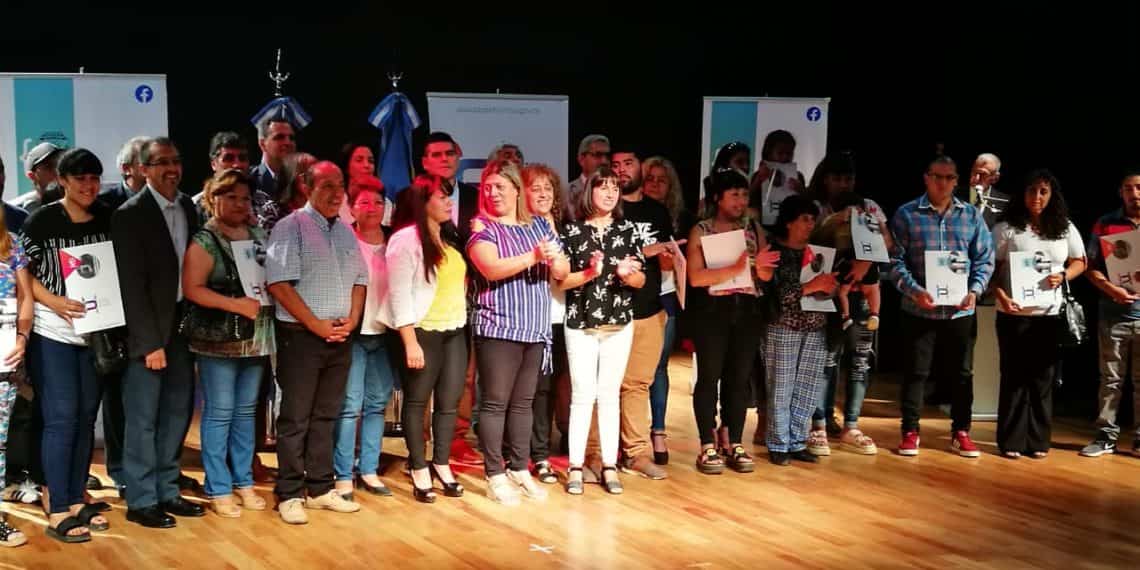 Huincul: entregaron 30 lotes recuperados en barrio Central y Altos del Sur