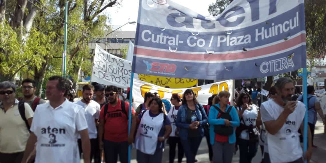 Docentes se movilizan en Neuquén en la segunda semana de paro