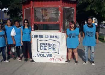 Barrios de Pie reúne útiles escolares en el centro de Cutral Co