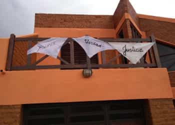 Hubo pañuelos blancos en las ventanas de Cutral Co y Huincul