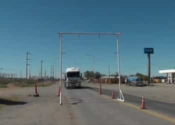 Instalaron un arco de desinfección vehicular en Huincul