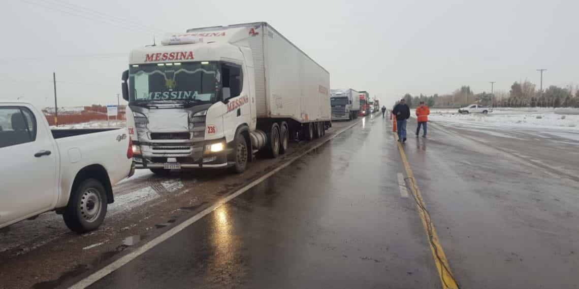 Ruta 22: el tramo Cutral Co – Zapala está complicado por el temporal