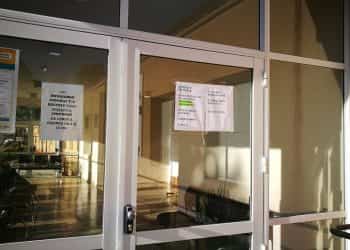 Hisopado para 37 personas por los dos casos confirmados de COVID-19 en el Sanatorio Plaza Huincul
