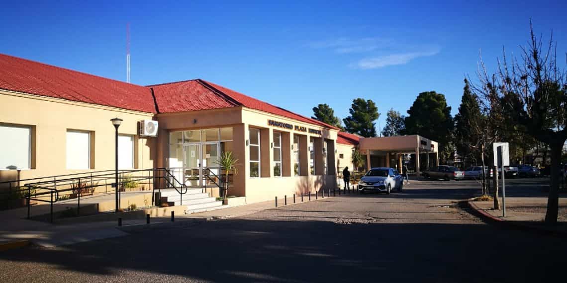 Hisopado para 37 personas por los dos casos confirmados de COVID-19 en el Sanatorio Plaza Huincul