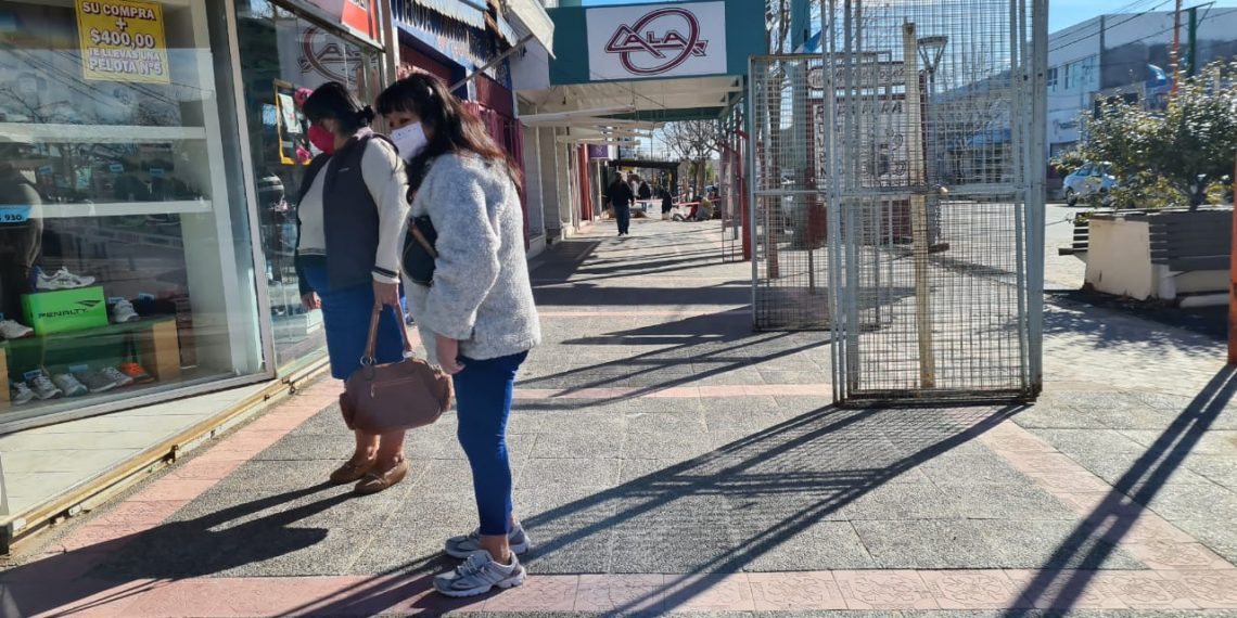 Baja circulación de vecinos en el primer día de salidas según el DNI en Cutral Co