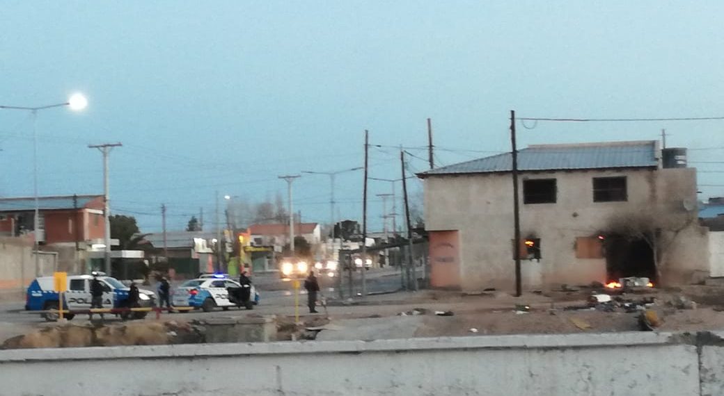 Incendiaron un departamento en Plaza Huincul