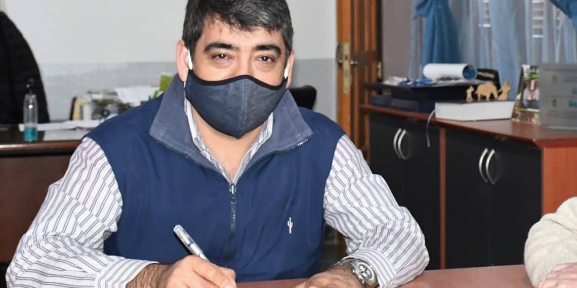 El intendente de Picún Leufú habría invitado a una persona a violar la fase uno