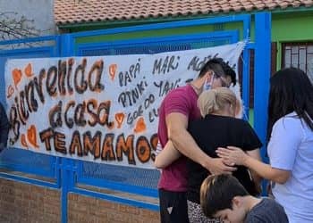Cutral Co: vecinos y familiares reciben con aplausos a enfermera que sobrevivió al COVID-19