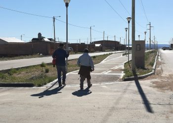 Coronavirus: Albañiles caminaron para no abandonar las obras en Cutral Co y Huincul