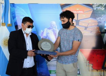 Cutral Co: Máximo Ramírez ganó un premio nacional y lo homenajeó el intendente Rioseco