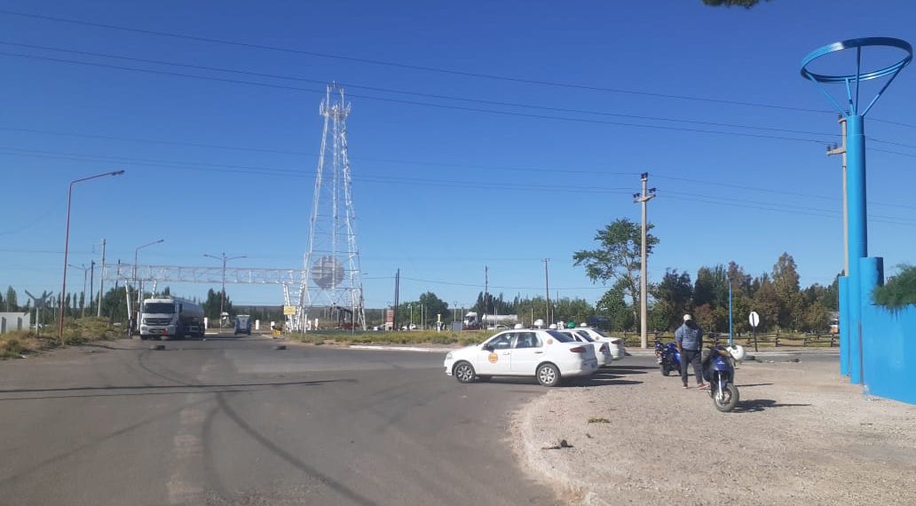 Segundo día del corte de ruta 22 en Plaza Huincul