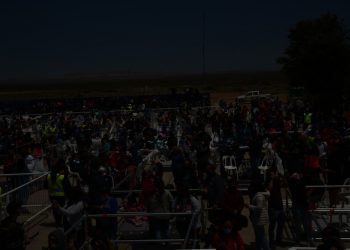 Cientos de familias observaron el eclipse total 2020 en Cutral Co