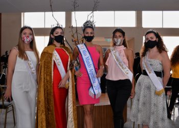Llegó a Cutral Co para cubrir el eclipse la miss Mundo Argentina