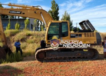 Huincul: retroexcavadora robada en Cipolleti estaba en una empresa local