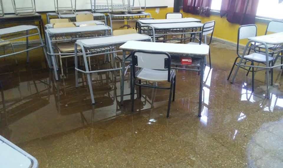 Por las condiciones edilicias de la EPET 1 padres se concentrarán en el reloj