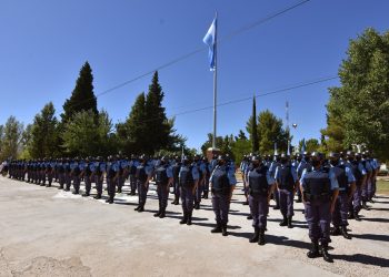 Nuevos policías juraron ante el gobernador y los intendentes de Cutral Co y Huincul