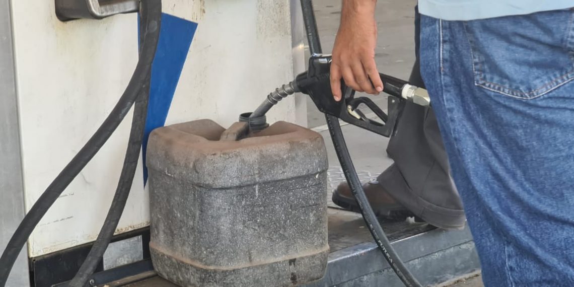 Vecinos unidos del barrio Centenario exigen calles de asfalto