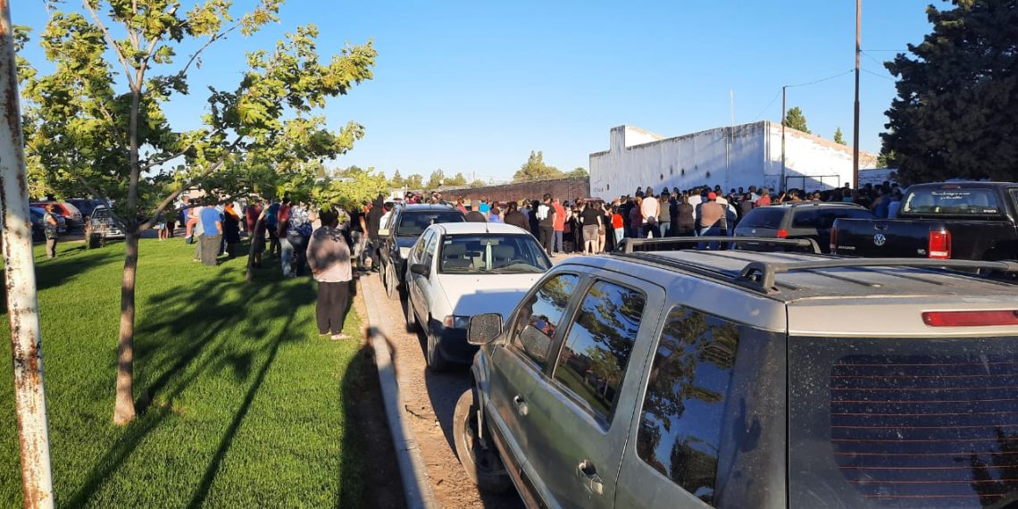 Multitudinario sepelio del vecino que murió calcinado en el barrio Monte Hermoso